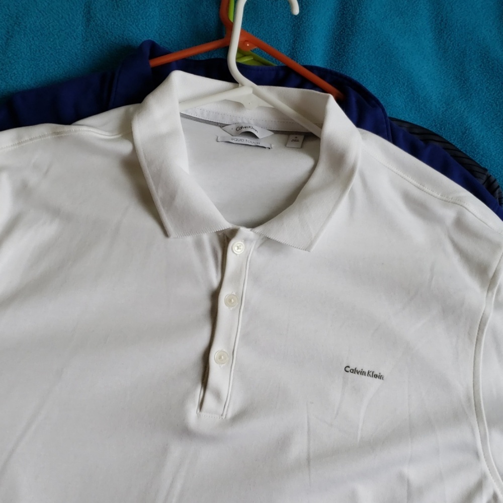A bundle of XL mens shirt ( 3 shirts)